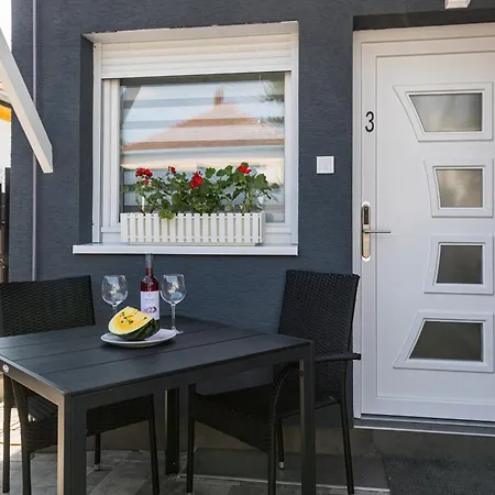 Balatonic Lemon Apartmanhaz Апартаменты *