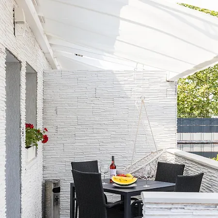 Апартаменты Balatonic Lemon Apartmanhaz Шиофок