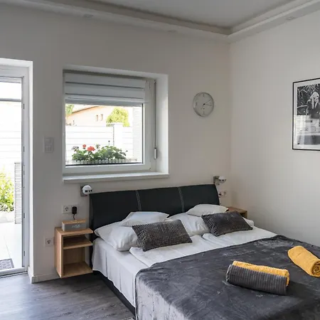 Balatonic Lemon Apartmanhaz Апартаменты *