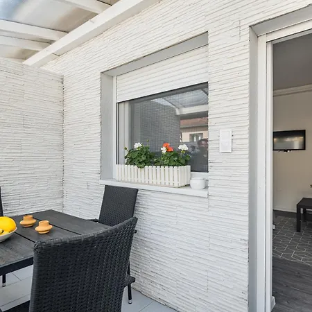 Balatonic Lemon Apartmanhaz *