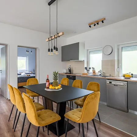 Апартаменты Balatonic Lemon Apartmanhaz Шиофок