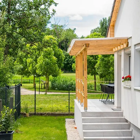 Balatonic Lemon Apartmanhaz Апартаменты *